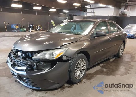 2017 Toyota Camry Le z USA, uszkodzony, nr VIN 4T1BF1FK2HU786888